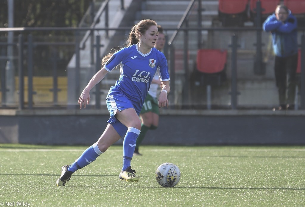 Chloe Lloyd in action for Cardiff City Ladies.