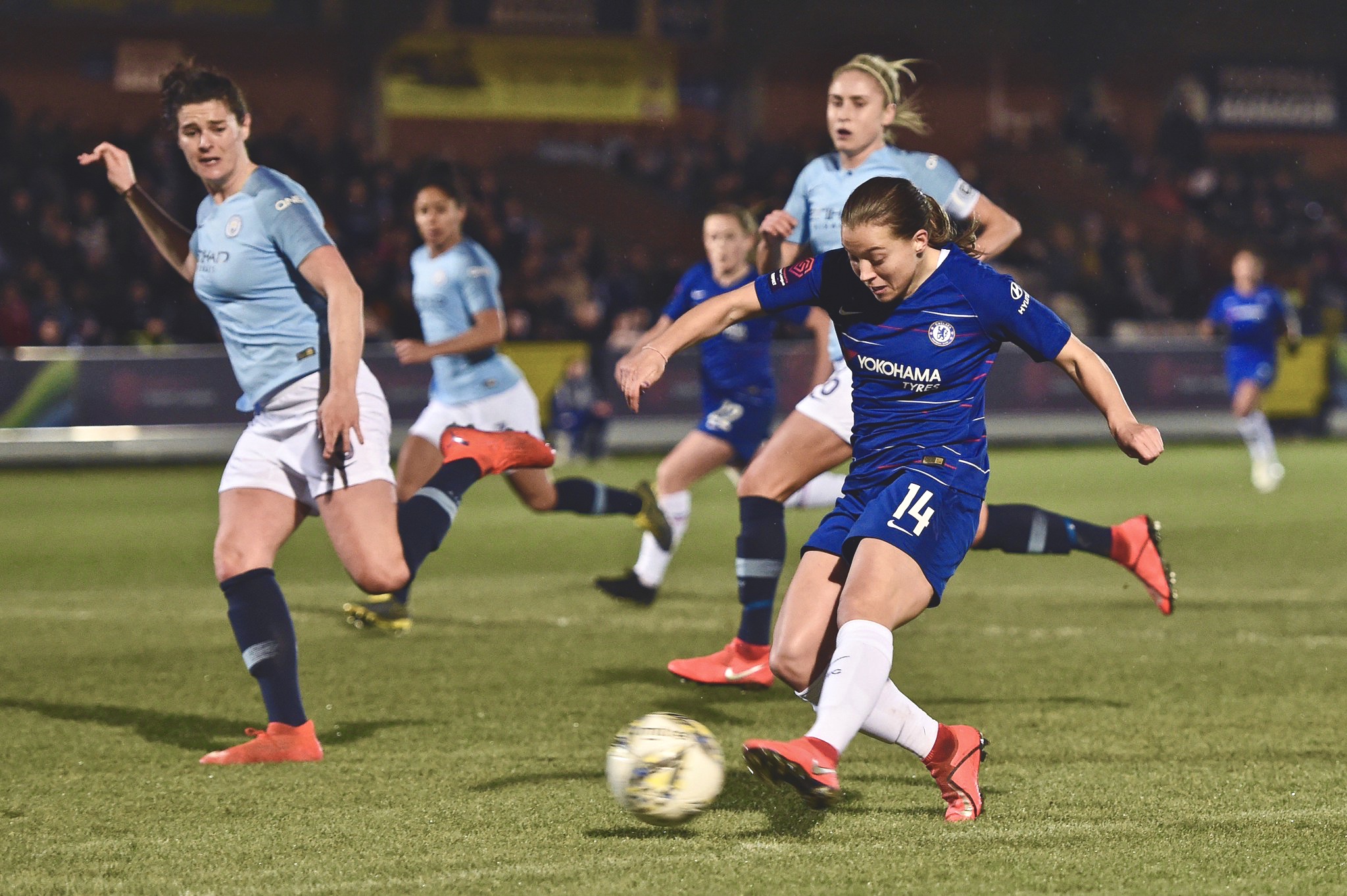 Fran Kirby shoots against Man City in the WSL